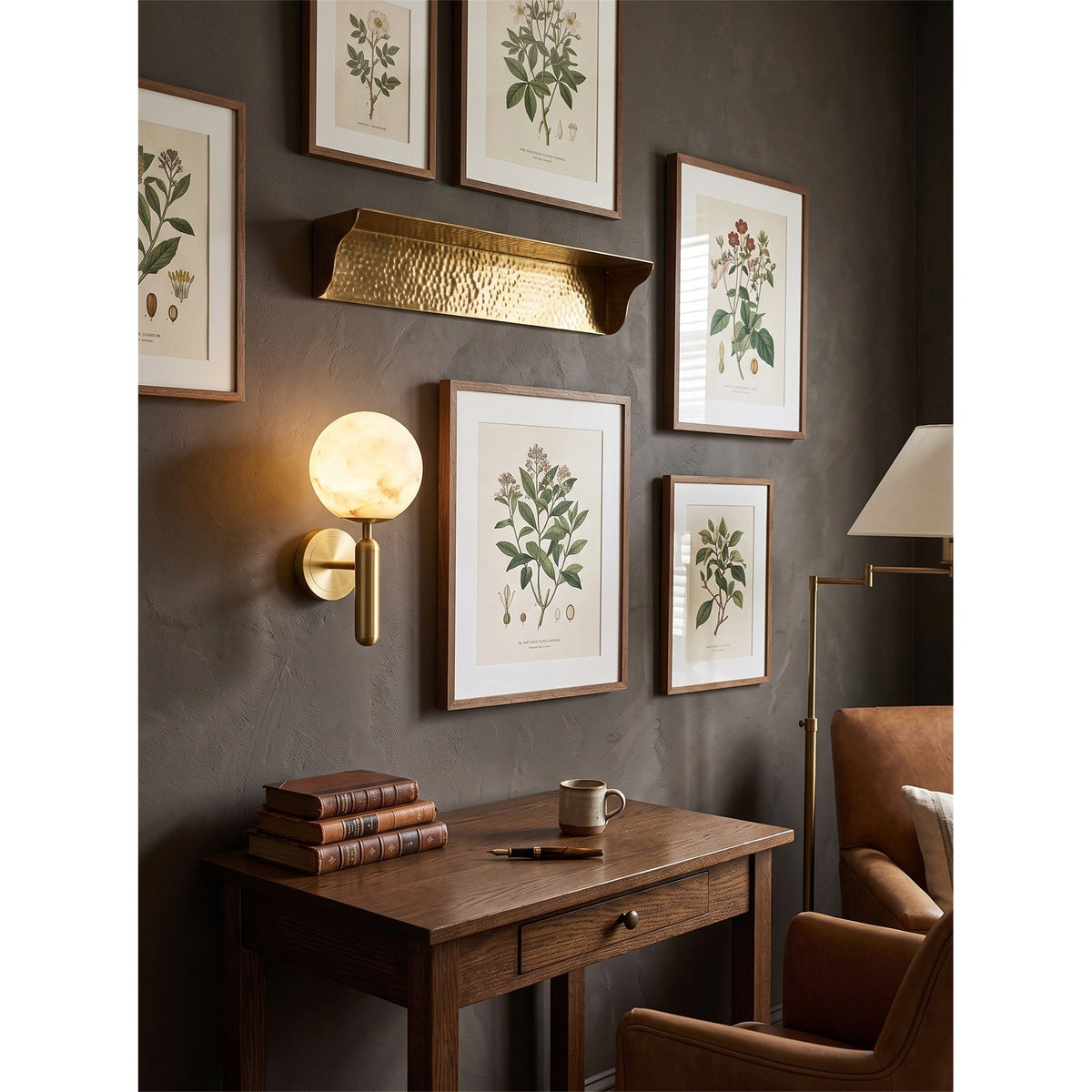 Sculpturale wandlamp van albast