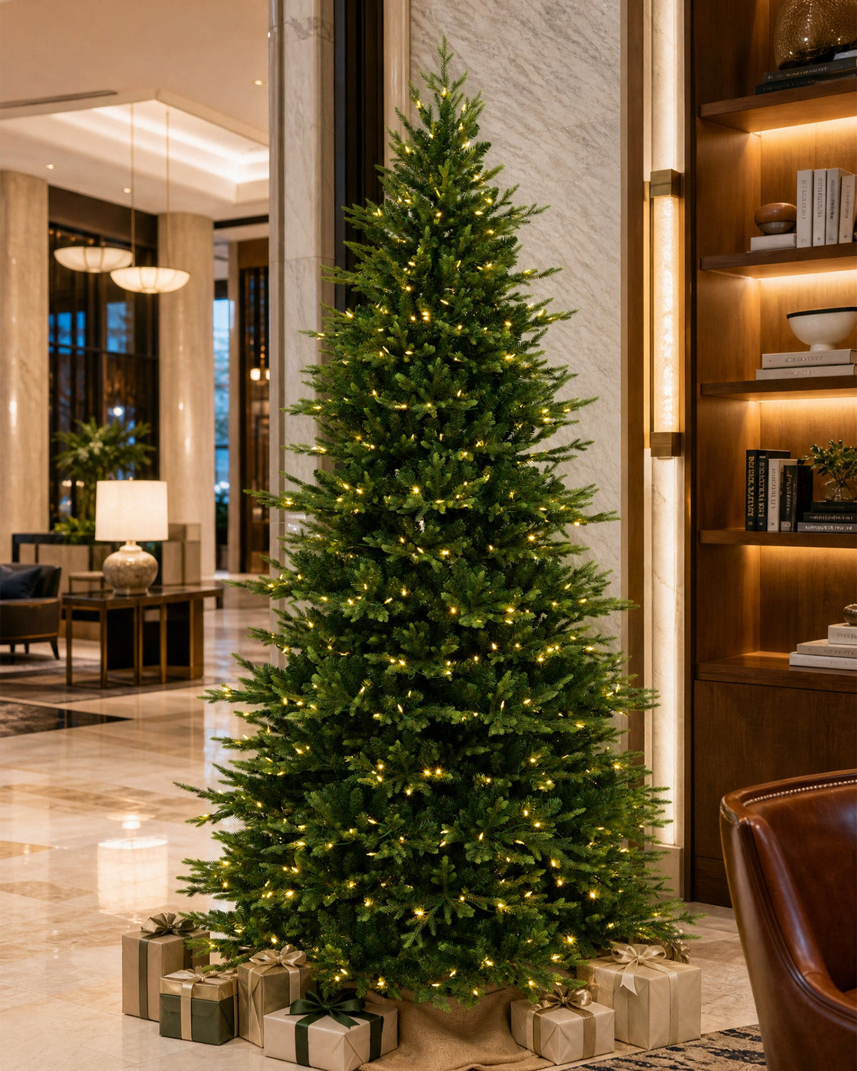 Skovra Classic PE/PVC 12ft voorverlichte kerstboom
