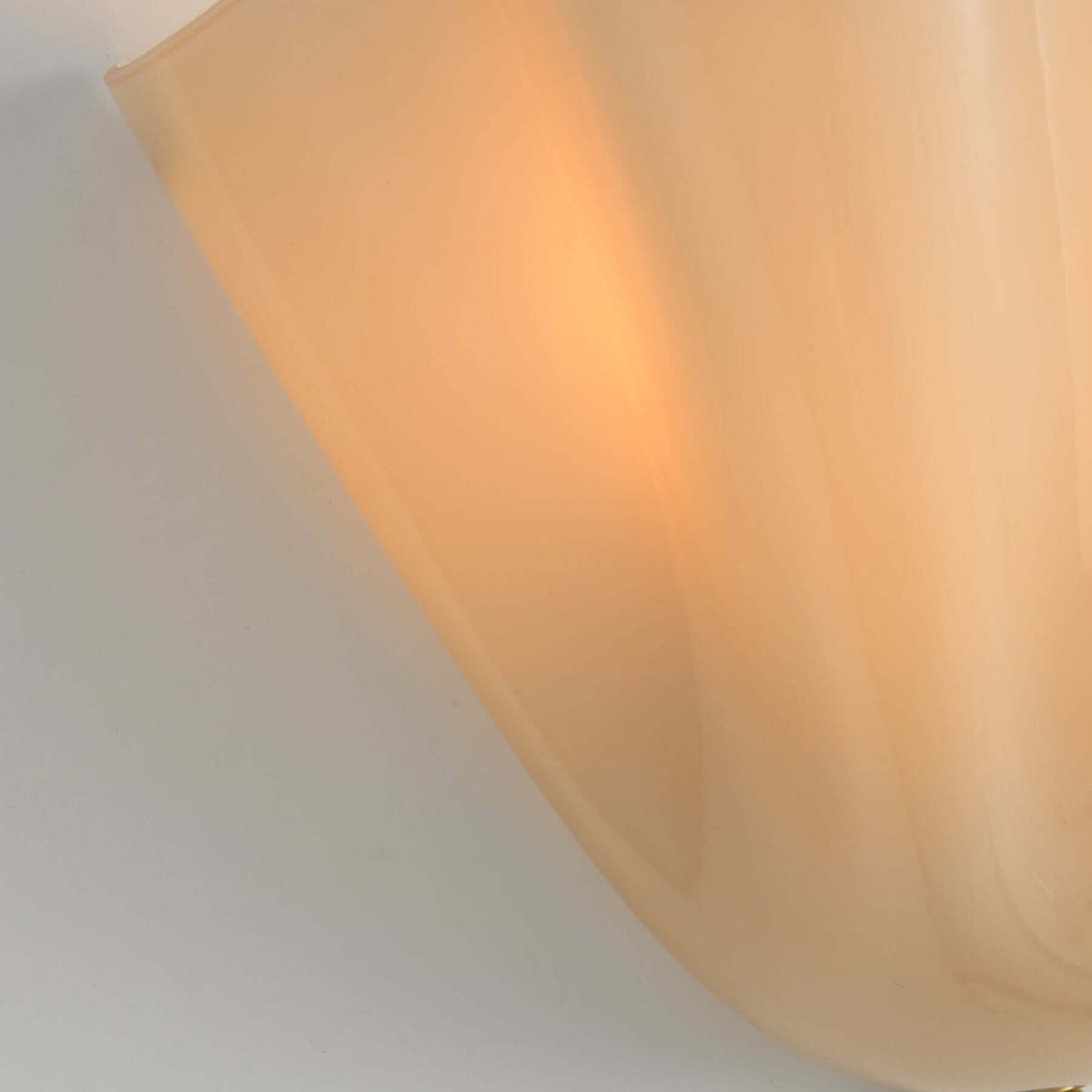 Wandlamp met gedrapeerd glas