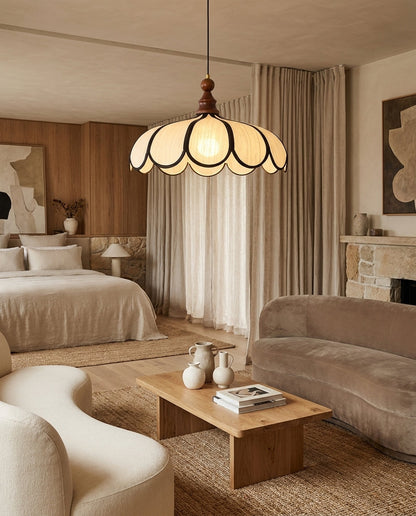 Hanglamp met geschulpte bloemblaadjes