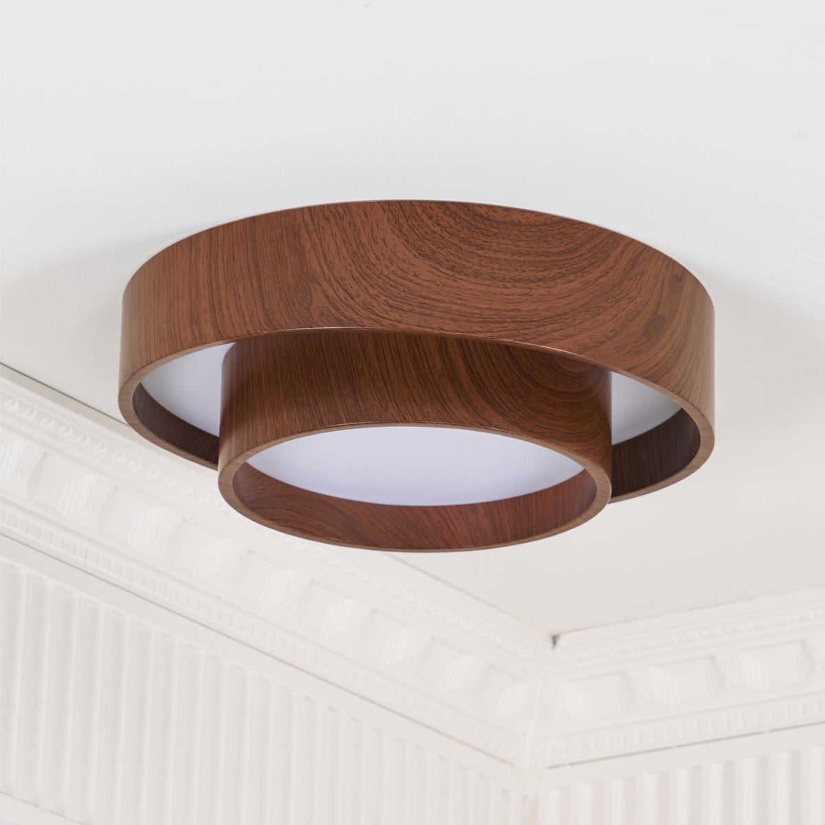 Walnootkleurige spiraalvormige plafondlamp met ringen