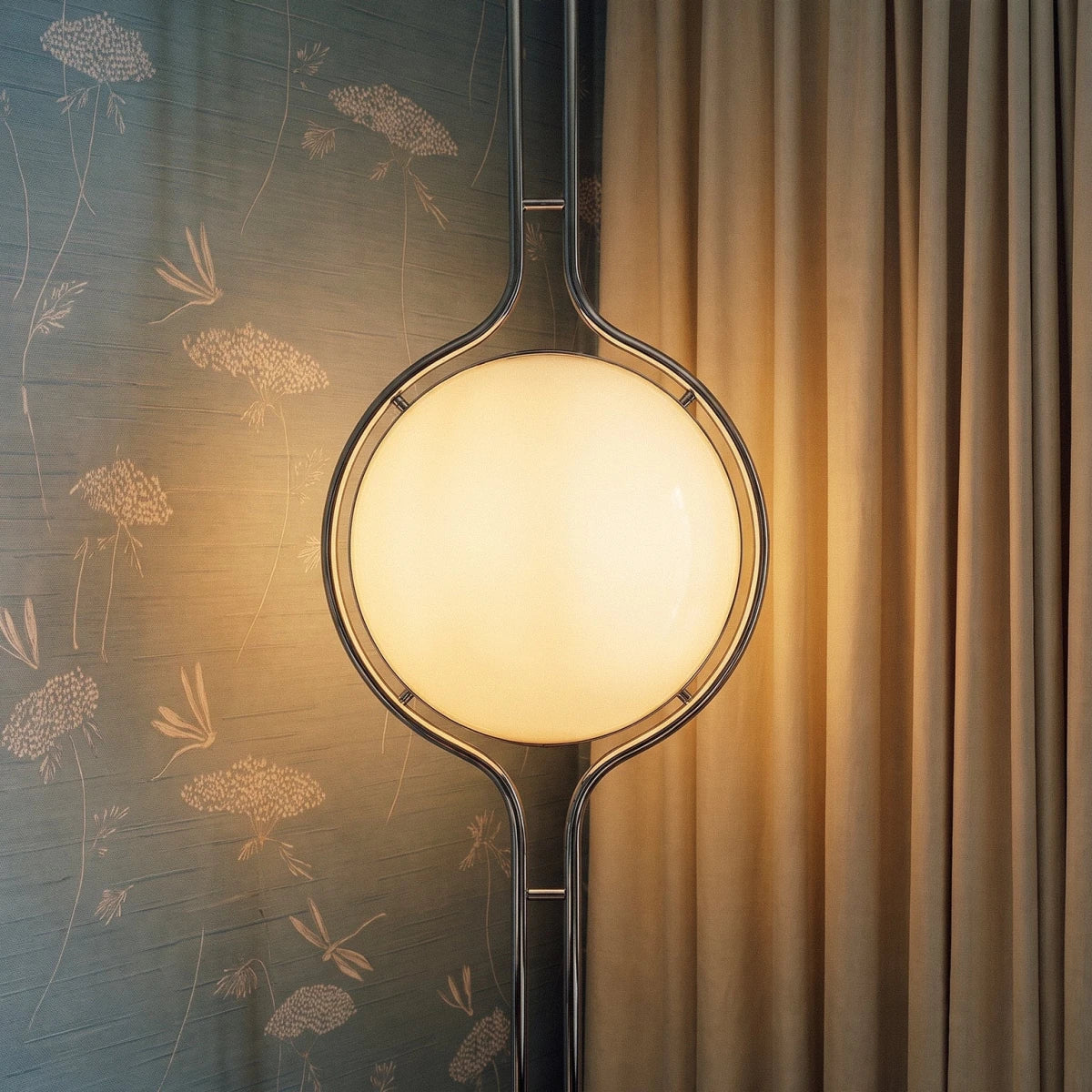 Pelvaro metalen lamp van vloer tot plafond in mid-century-stijl