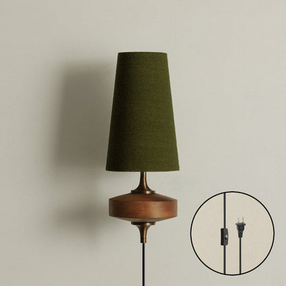 Wandlamp met stekker van walnoot en messing