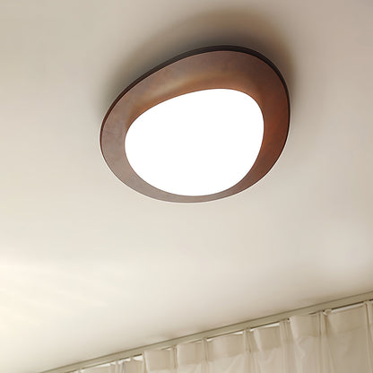 Gebeeldhouwde plafondlamp van walnoothout