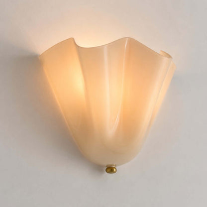 Wandlamp met gedrapeerd glas