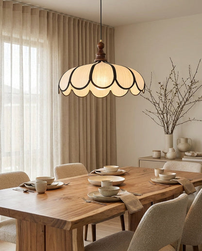 Hanglamp met geschulpte bloemblaadjes