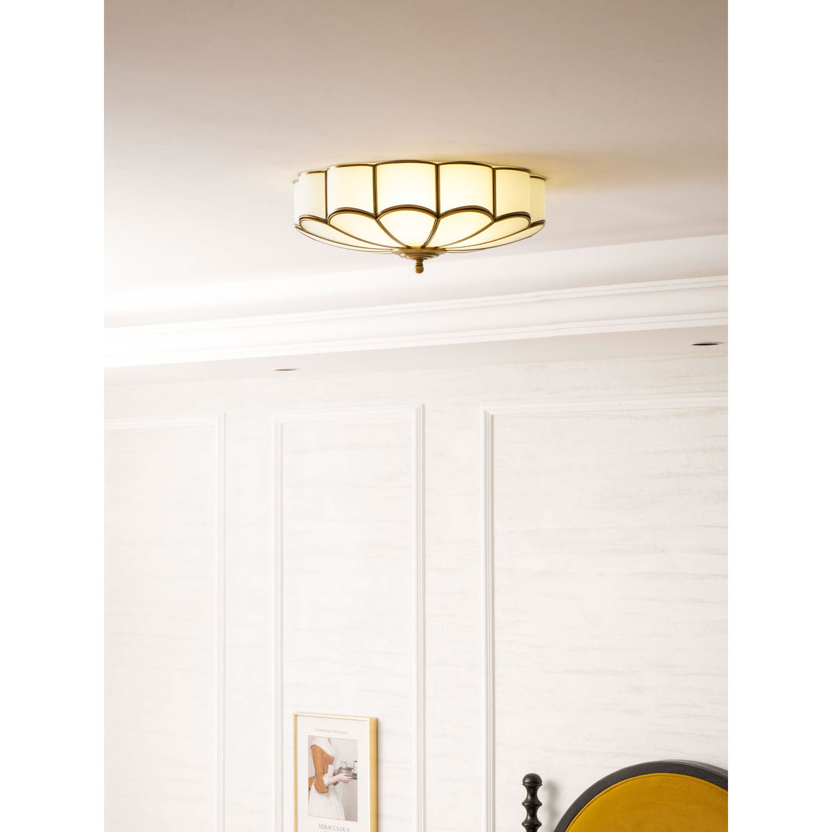 Plafondlamp van bloembladglas