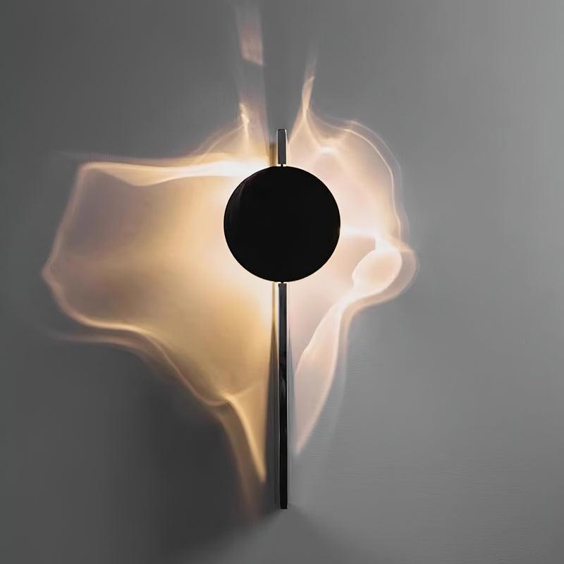 Sculpturale wandlamp met spiegelende schijf