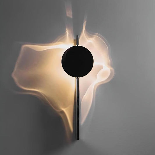 Sculpturale wandlamp met spiegelende schijf