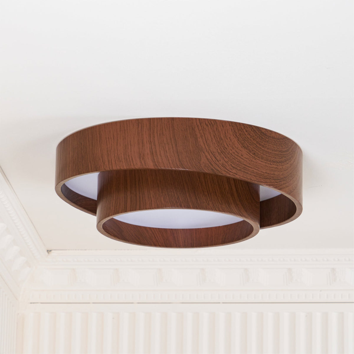 Walnootkleurige spiraalvormige plafondlamp met ringen