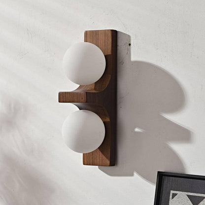 Dubbele wandlamp van hout met globes