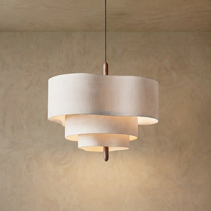 Gelaagde stoffen hanglamp van walnootkleurig hout