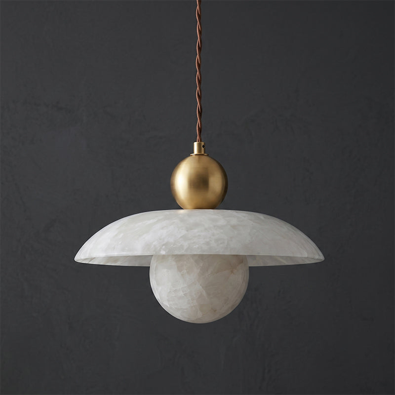 Messing hanglamp met albasten bol