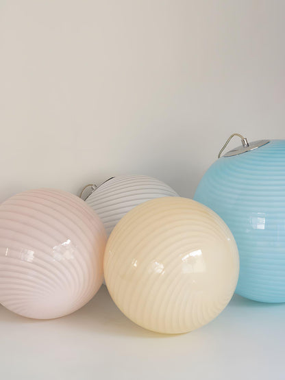 Hanglamp met gedraaide glazen bol