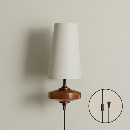 Wandlamp met stekker van walnoot en messing