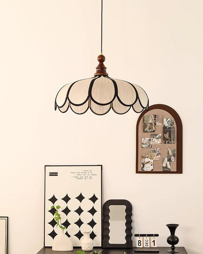 Hanglamp met geschulpte bloemblaadjes