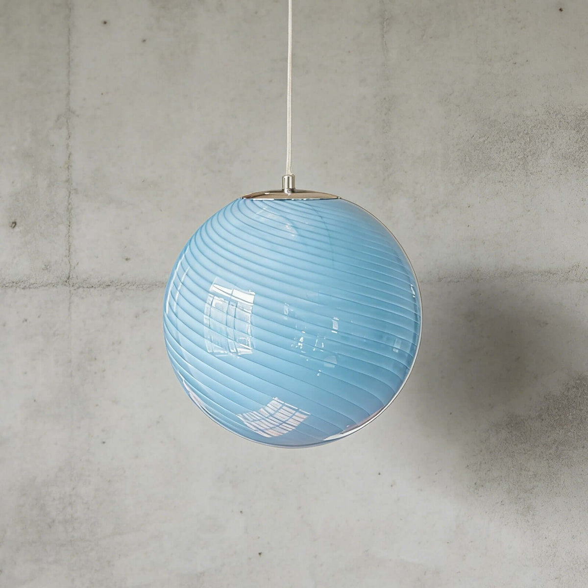 Hanglamp met gedraaide glazen bol