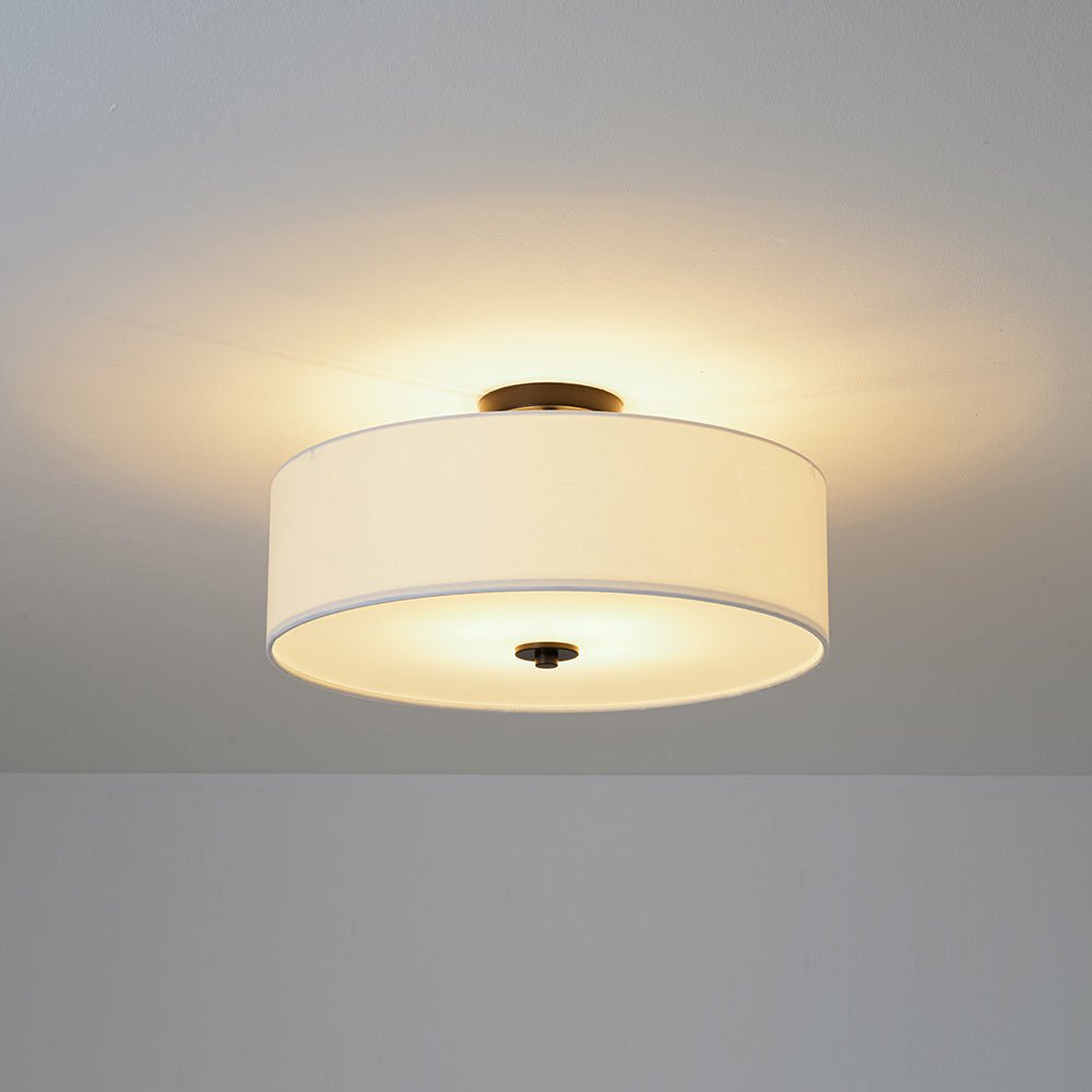 Half-inbouwlamp met witte linnen kap in trommelvorm