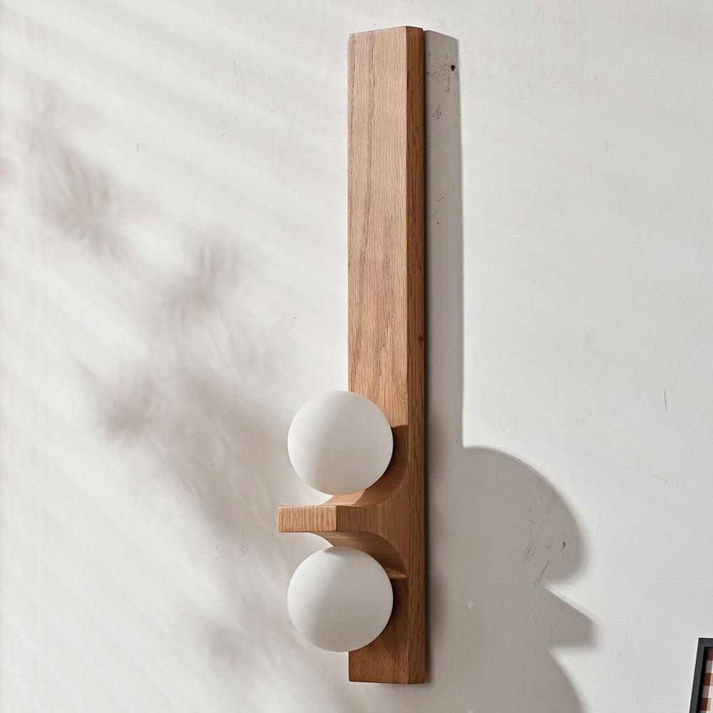 Dubbele wandlamp van hout met globes