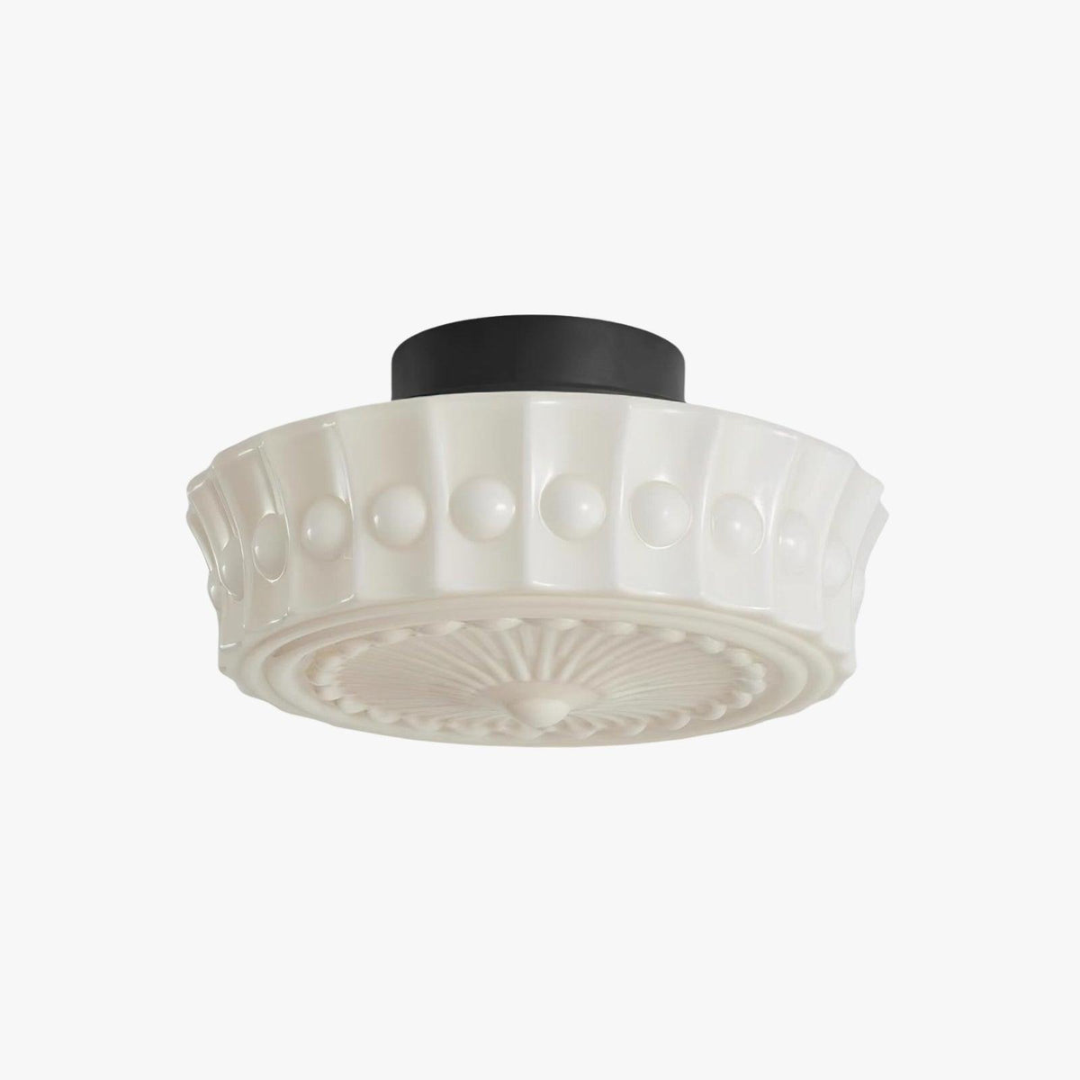 Plafondlamp van melkglas met geschulpte rand