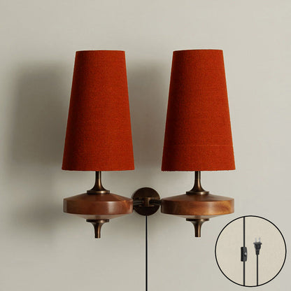 Wandlamp met stekker van walnoot en messing