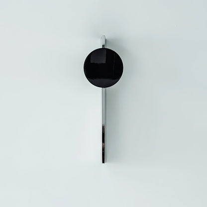 Sculpturale wandlamp met spiegelende schijf