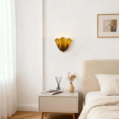 Wandlamp met gedrapeerd glas