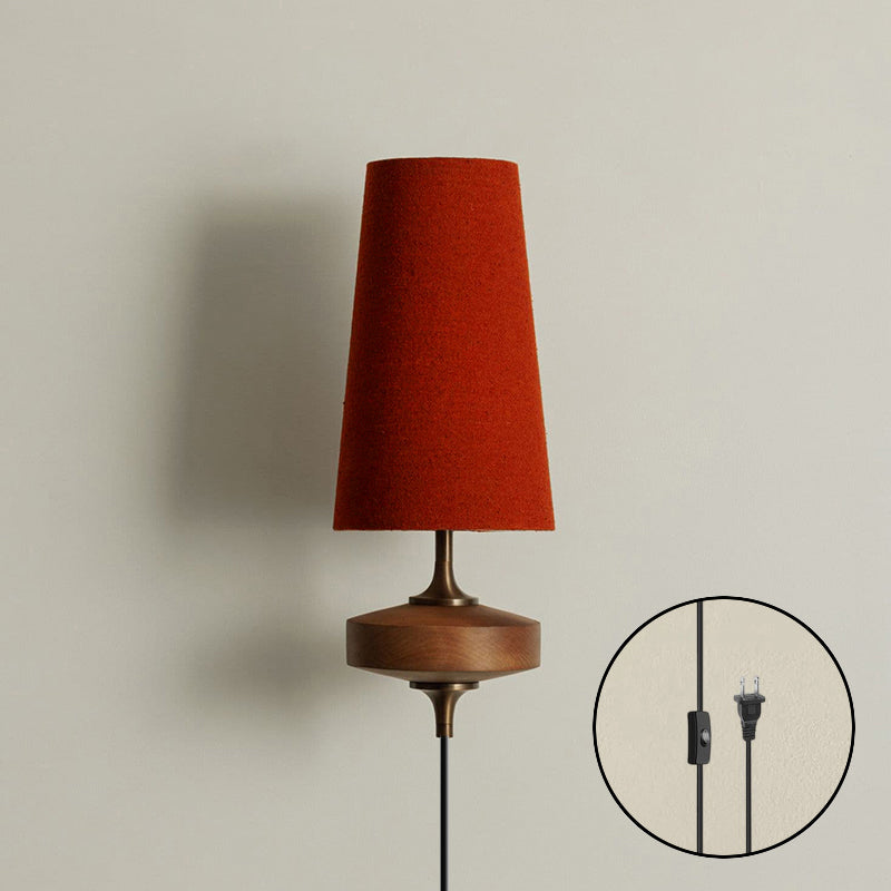 Wandlamp met stekker van walnoot en messing