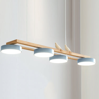 Lineaire houten kroonluchter met vogelmotief