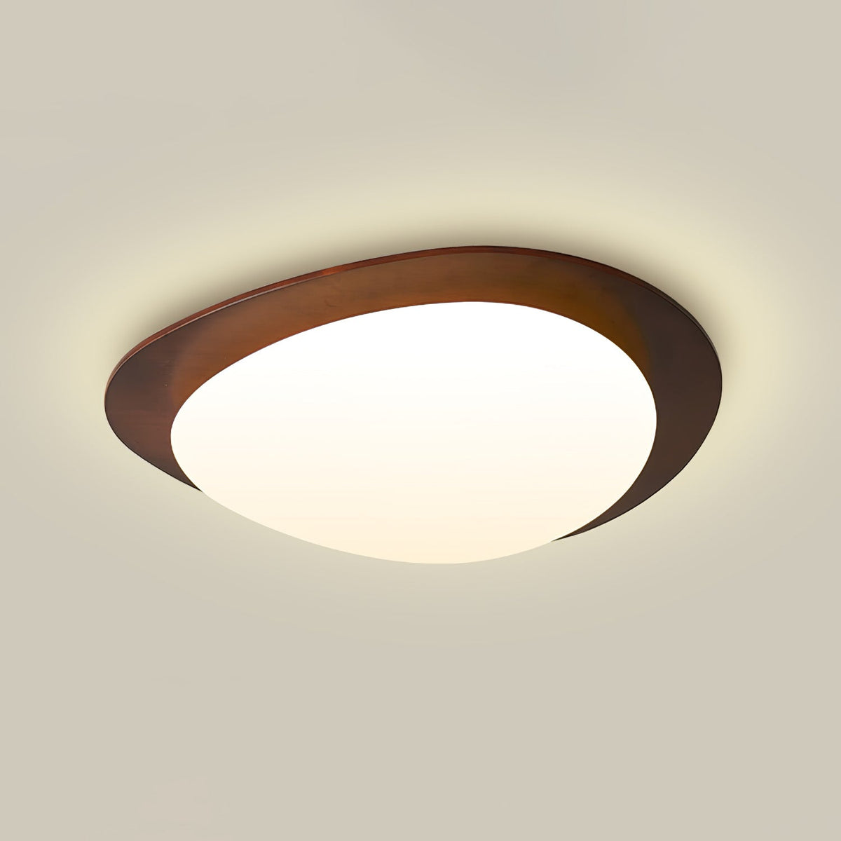 Gebeeldhouwde plafondlamp van walnoothout