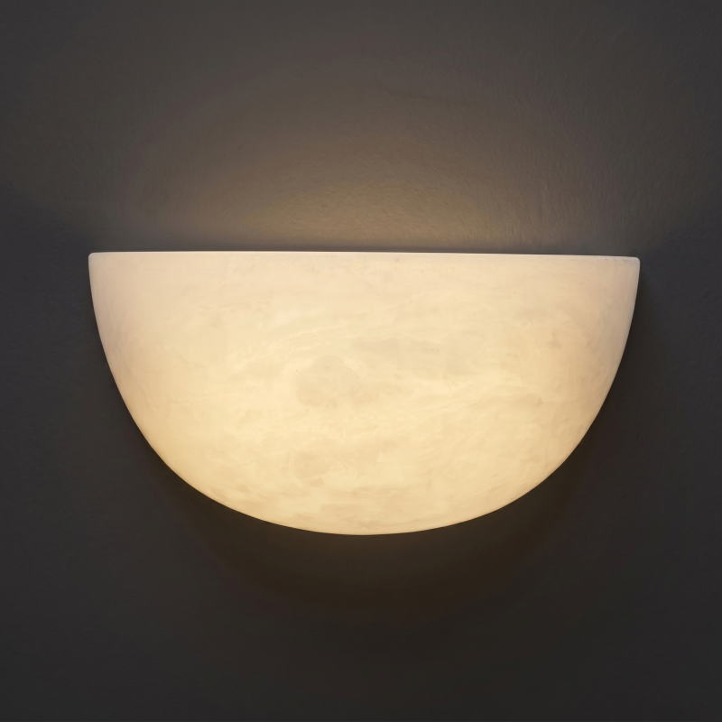 Sculpturale wandlamp van albast