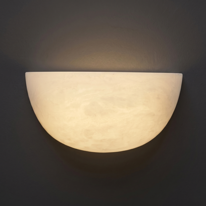 Sculpturale wandlamp van albast