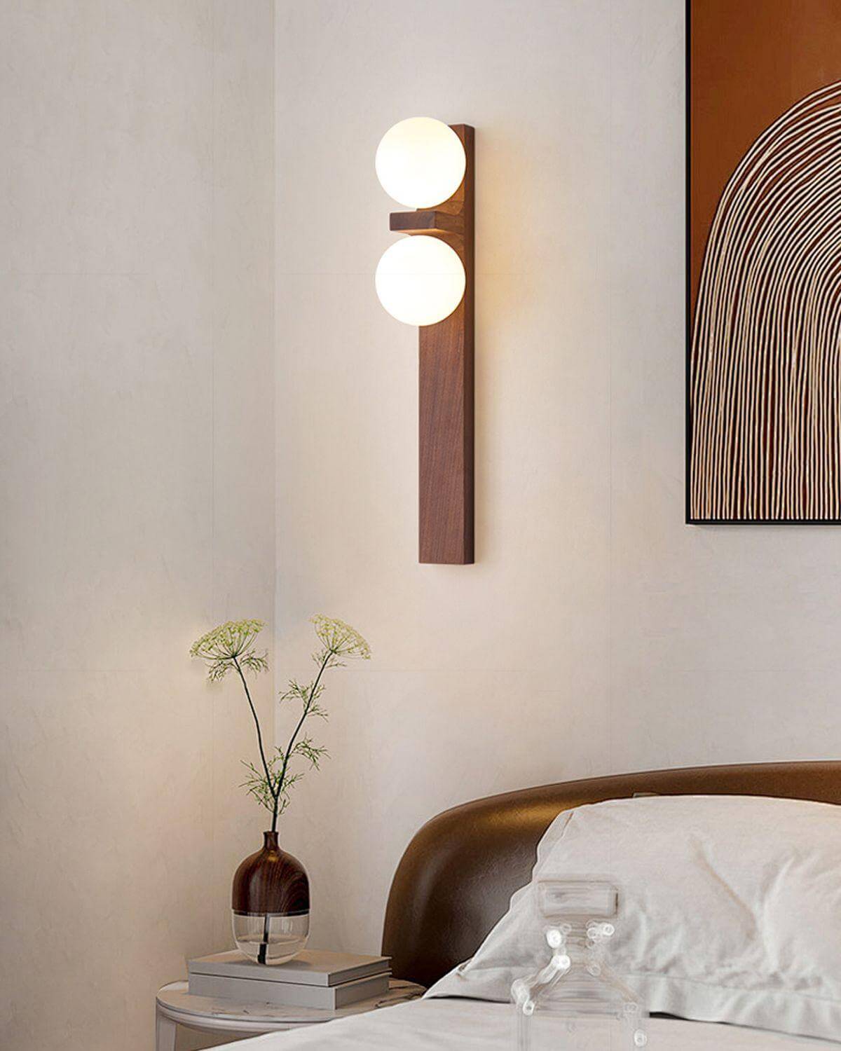 Dubbele wandlamp van hout met globes