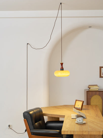 Amberkleurige glazen hanglamp met stekker