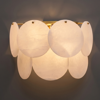 Sculpturale wandlamp van albast