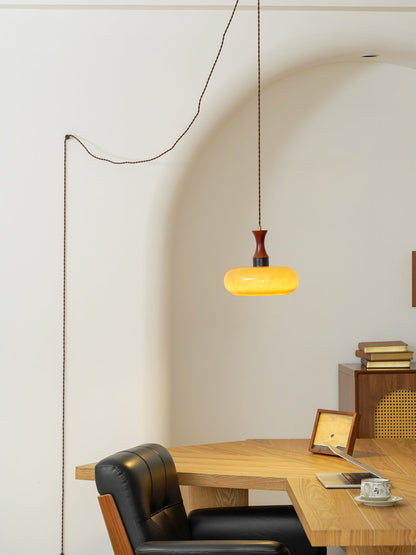 Amberkleurige glazen hanglamp met stekker