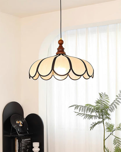 Hanglamp met geschulpte bloemblaadjes