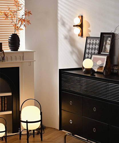 Dubbele wandlamp van hout met globes