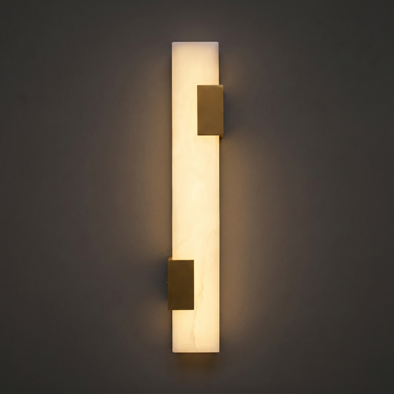 Sculpturale wandlamp van albast