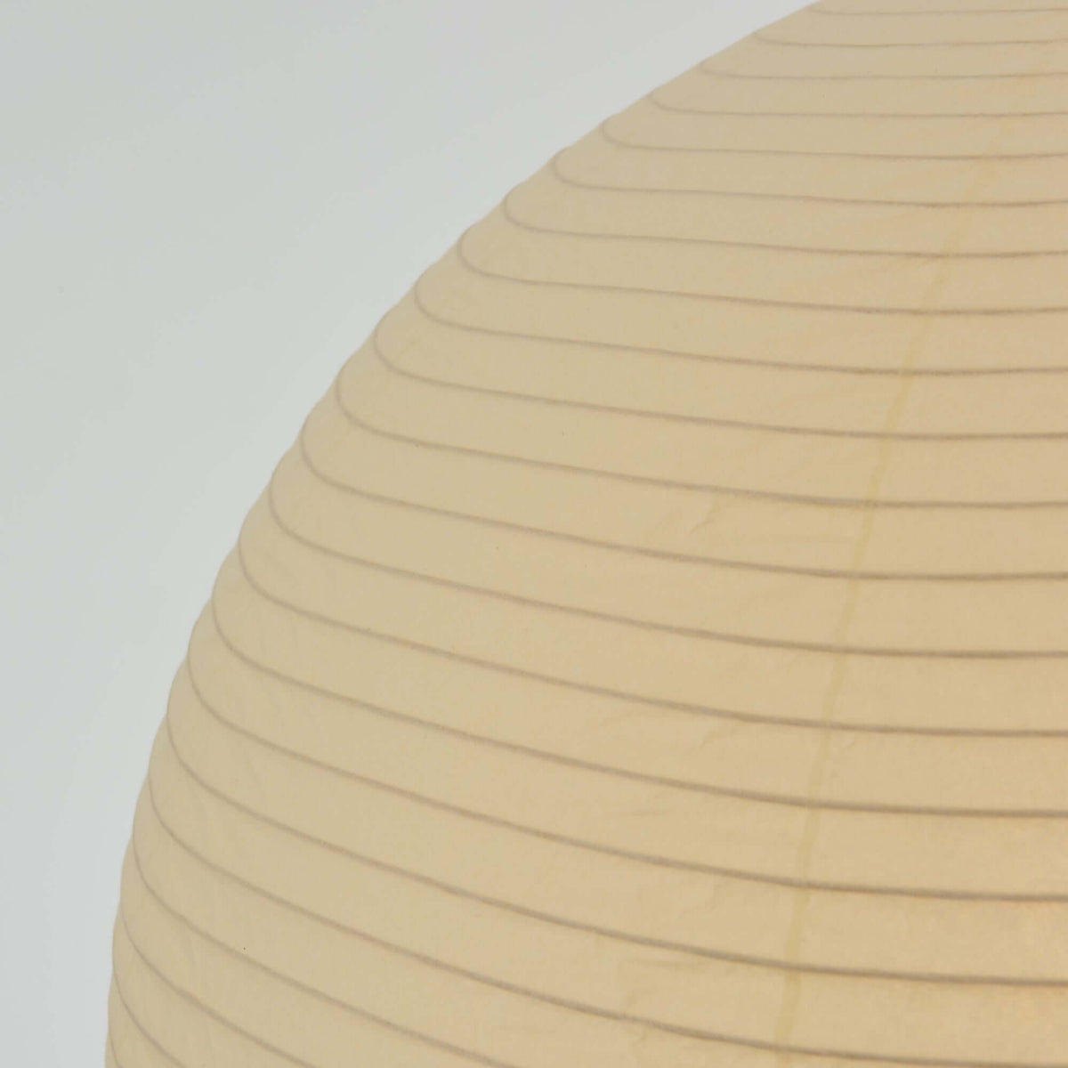 Hanglamp in washipapier in de vorm van een wereldbol