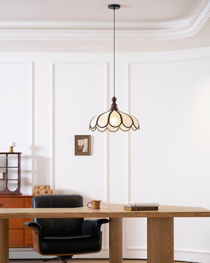 Hanglamp met geschulpte bloemblaadjes
