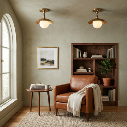 Messingkleurige half-inbouwplafondlamp met koepelshade