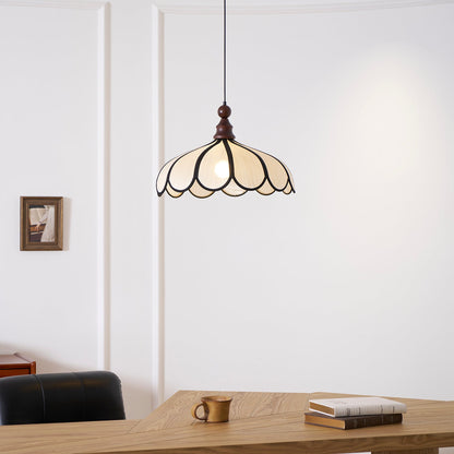 Hanglamp met geschulpte bloemblaadjes