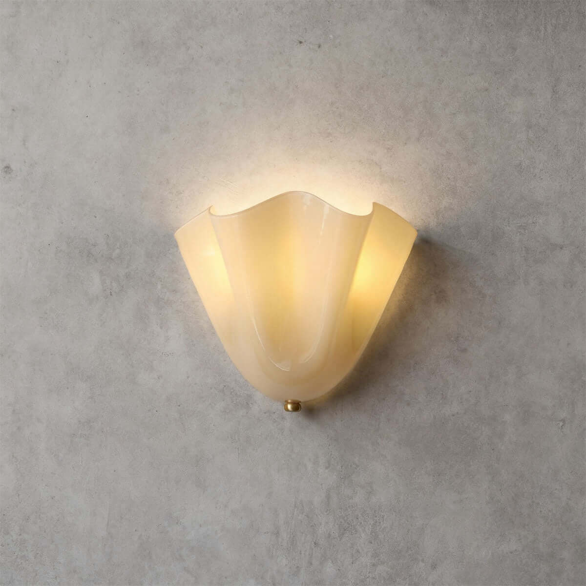 Wandlamp met gedrapeerd glas