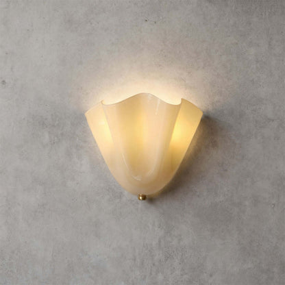 Wandlamp met gedrapeerd glas