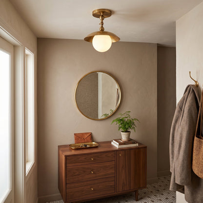 Messingkleurige half-inbouwplafondlamp met koepelshade