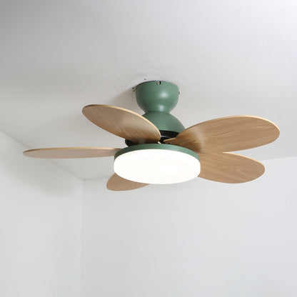 Plafondventilator met houten bloemvormige bladen