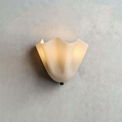 Wandlamp met gedrapeerd glas
