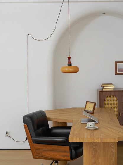 Amberkleurige glazen hanglamp met stekker