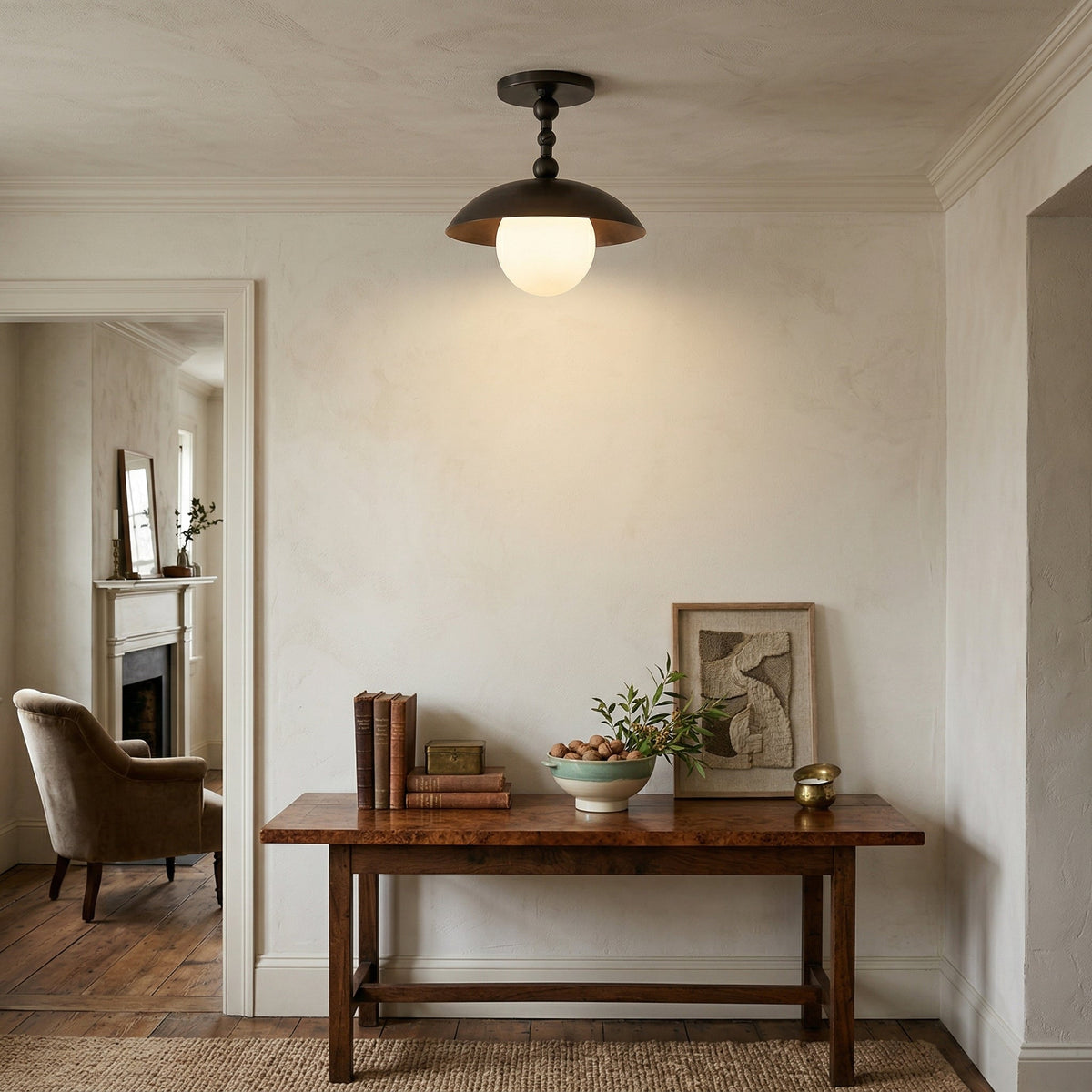 Messingkleurige half-inbouwplafondlamp met koepelshade